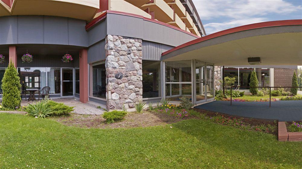 Econo Lodge *